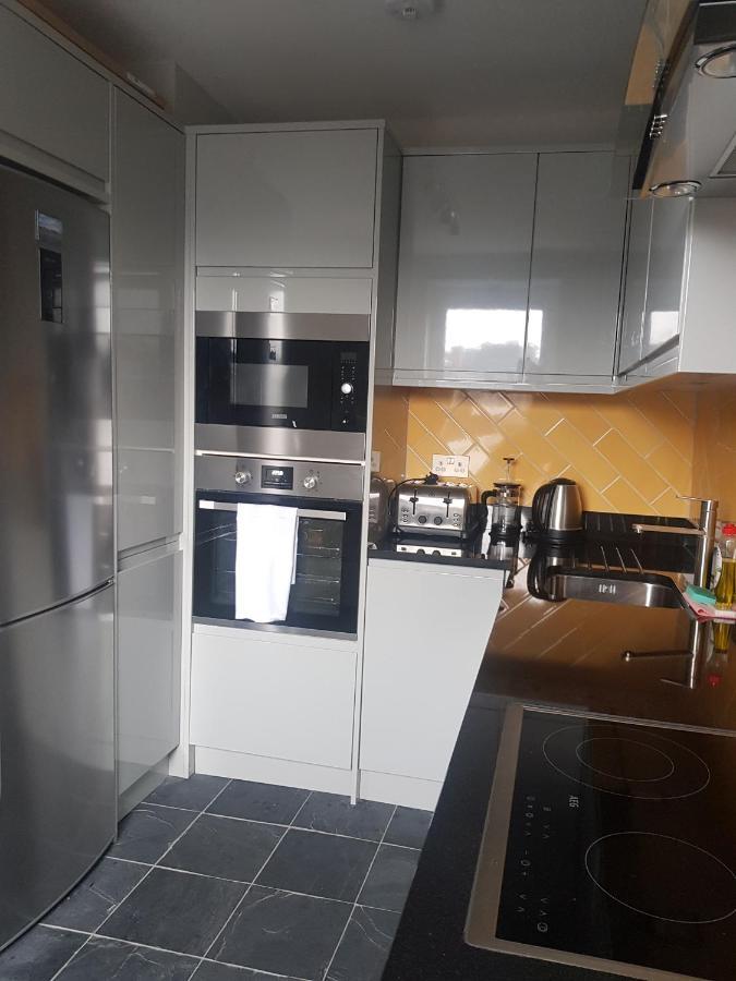 Beautiful 3-Bedroom Flat With Stunning Views London Bagian luar foto
