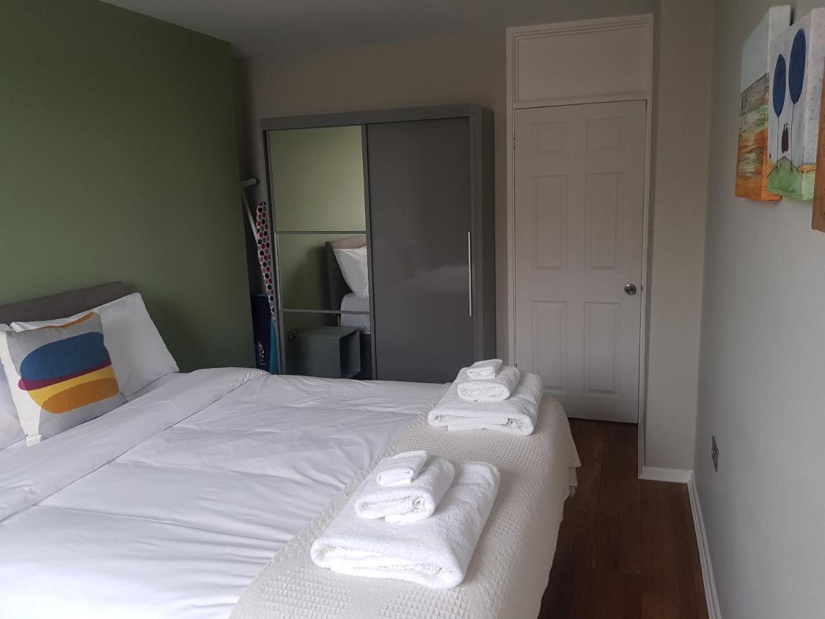 Beautiful 3-Bedroom Flat With Stunning Views London Bagian luar foto